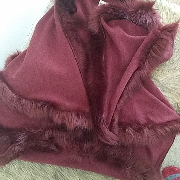 Sioni Studio Faux Fur Sweater. Color Burgandy. Size L/XL. Keeps you warm! - Picture 5 of 5